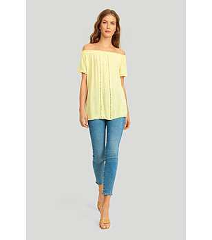 Дамска жълта блуза с открити рамене и дантелени ленти снимка