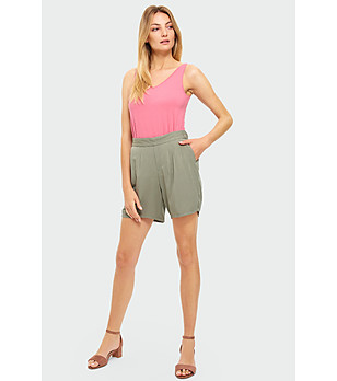 Светлозелени къси панталони с висока талия снимка