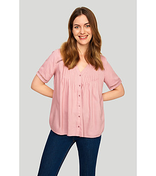 Розова блуза с къс ръкав и дантелени детайли снимка