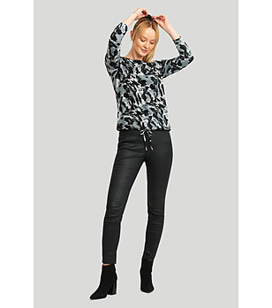 Сива блуза с принт и връзка в подгъва снимка