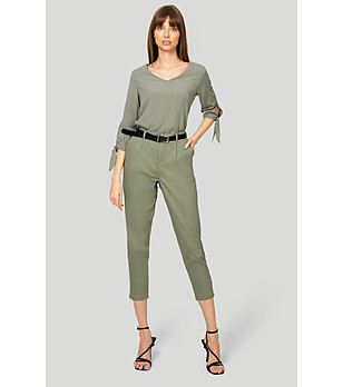 Светлозелен дамски панталон с дължина 7/8 снимка