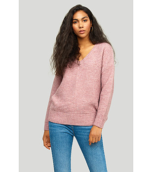 Розов пуловер с V-образно деколте снимка