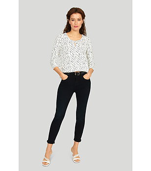 Черни дънки слим с висока талия снимка