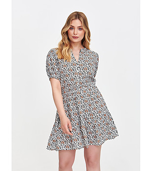 Бяла рокля с принт и къс ръкав снимка