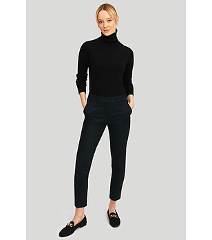 Тъмносин прав дамски панталон с текстура снимка