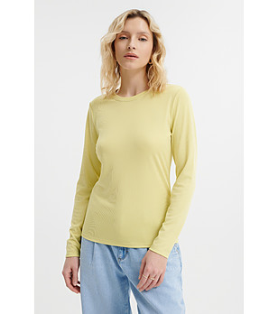 Жълта блуза с дълъг ръкав снимка