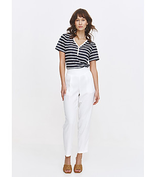 Бели панталони с висока талия снимка