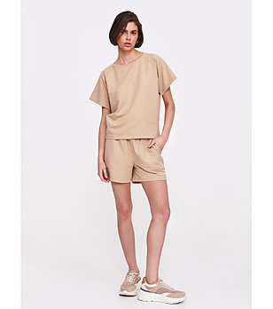 Бежов дамски комплект блуза с къс ръкав и къси панталони снимка