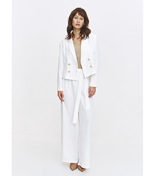 Бял сако с двуредно закопчаване снимка