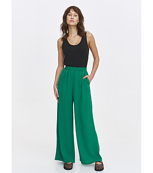 Зелени панталони с широк крачол и ластичен колан снимка