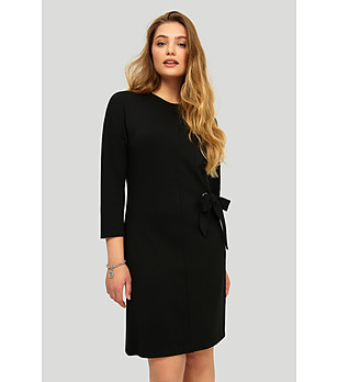 Черна рокля с панделка снимка