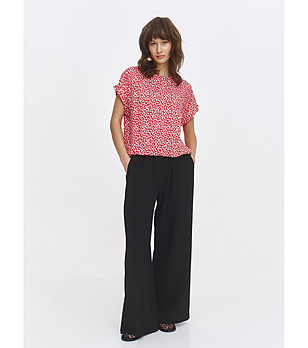 Червена блуза с къс ръкав на ситни цветя снимка