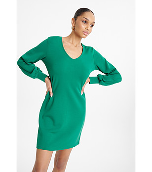 Зелена рокля с буфан ръкави снимка