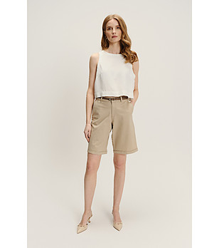 Бежови бермуди с маншет снимка