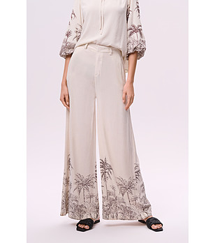 Бежов панталон с широк крачол и палмов принт снимка
