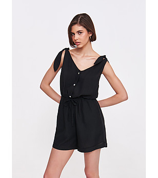 Черен гащеризон с връзки на презрамките снимка