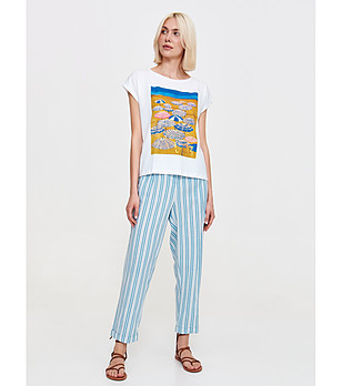 Бяла тениска с плажен принт снимка