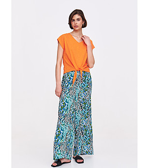 Оранжева блуза с възел отпред снимка