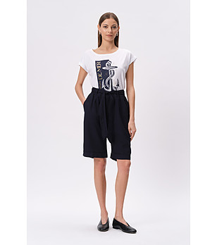 Черни бермуди с колан на талията снимка