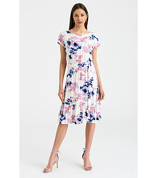 Бяла рокля на цветя с колан снимка