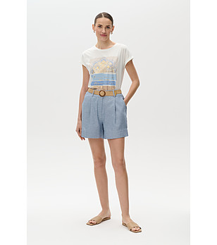 Светлосини къси панталони слим силует снимка