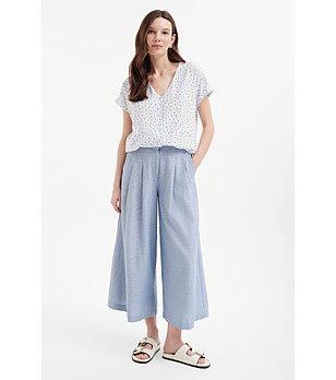 Светлосиня блуза с флорален десен и връзка отпред снимка