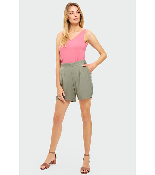 Светлозелени къси панталони с висока талия снимка