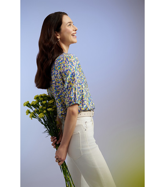 Многоцветна блуза с набран подгъв снимка