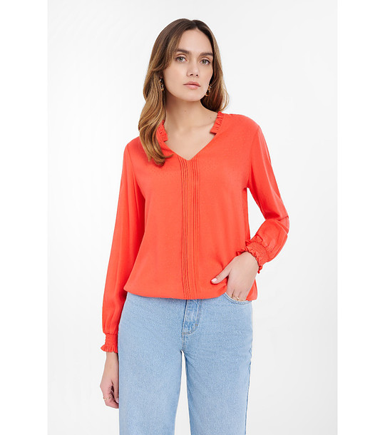 Оранжева блуза с набор на деколтето снимка