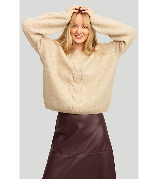 Бежов пуловер с изплетена плитка снимка