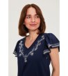 Памучна тъмносиня дамска блуза с бродерия-1 снимка