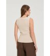 Бежов дамски топ без ръкави с копчета-3 снимка