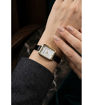 Дамски златист часовник с бял перлен циферблат и черна каишка снимка