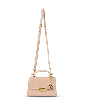 Бежова дамска чанта за рамо с капак снимка