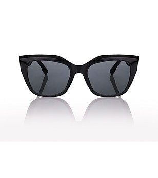 Слънчеви очила в черно с черни стъкла снимка