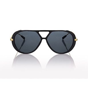 Слънчеви очила с черна рамка и сиви стъкла  снимка