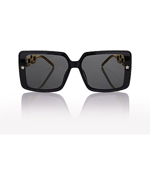 Слънчеви очила в черно със златисти дръжки снимка