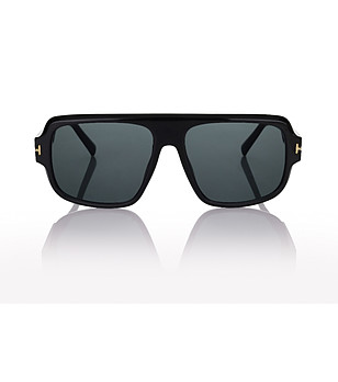 Слънчеви очила с черна рамка и сиви стъкла снимка