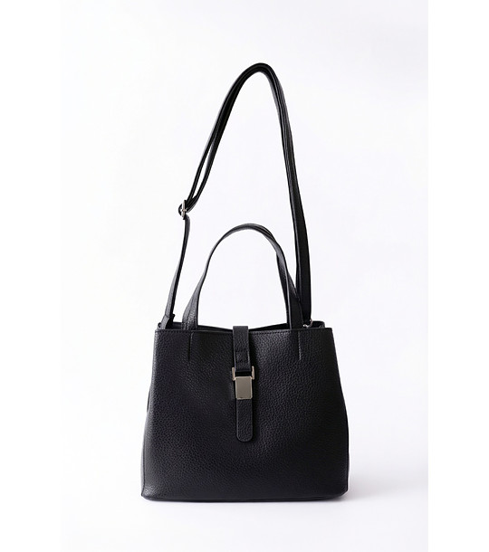 Дамска черна чанта за рамо с капак и цип снимка