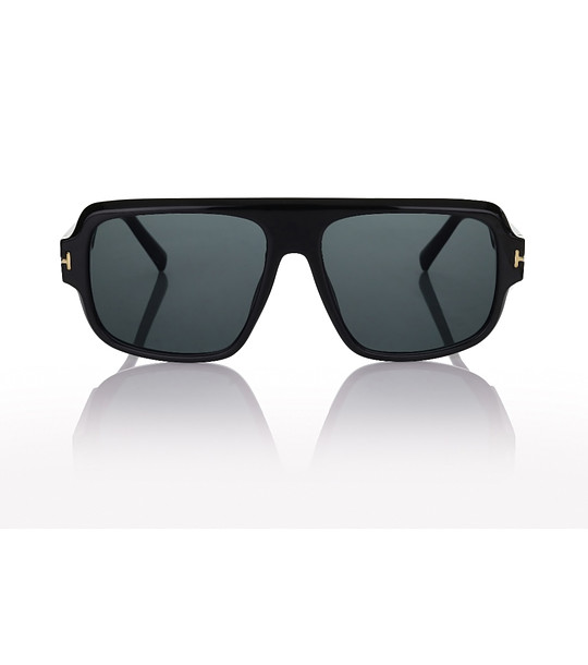 Слънчеви очила с черна рамка и сиви стъкла снимка