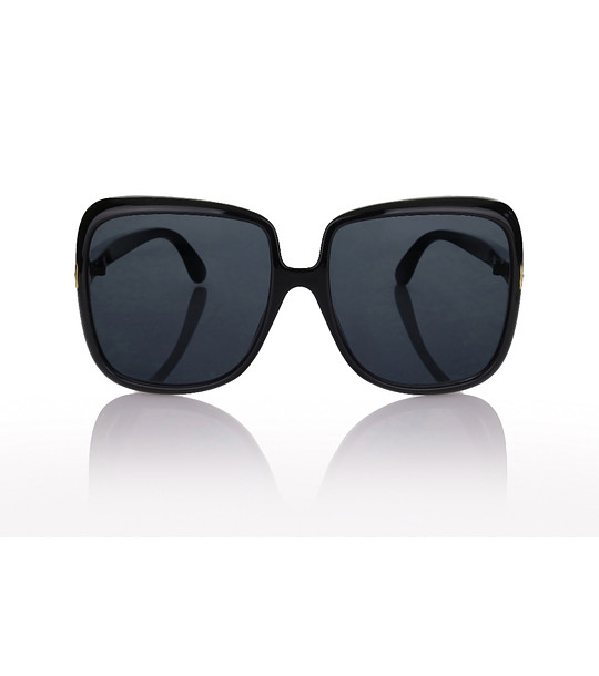 Слънчеви очила с черна рамка и сиви стъкла снимка