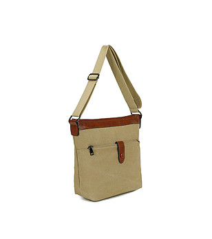 Чанта в цвят камел през рамо с цип снимка