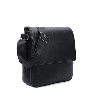 Черна чанта през рамо с капак снимка