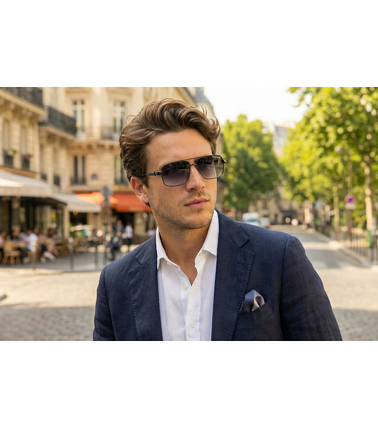 Унисекс слънчеви очила с черна рамка и градиентни сини стъкла снимка