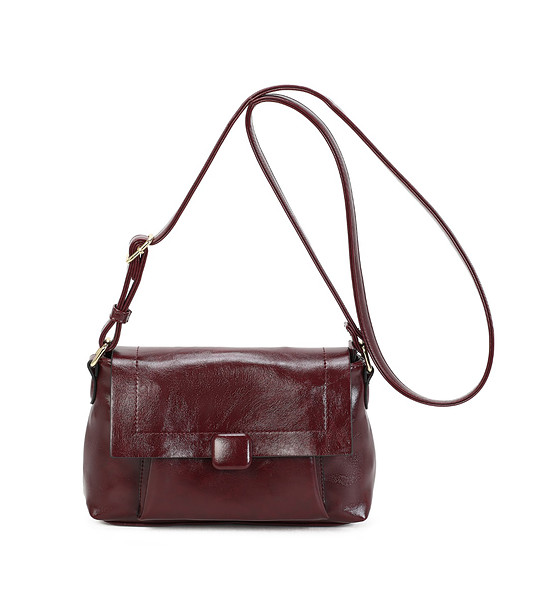 Дамска чанта през рамо в бордо с капак снимка