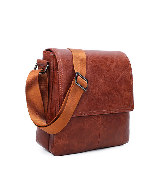 Кафява чанта през рамо с капак снимка