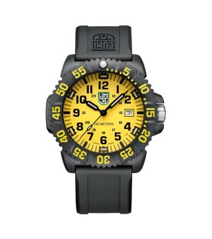 Мъжки черен часовник с жълт циферблат Luminox снимка