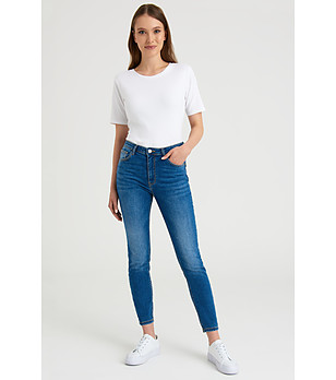 Сини дънки слим силует снимка