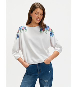 Бяла блуза с 3/4 ръкав и флорален принт SWEATSHIRT снимка