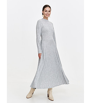 Сива плетена рокля с плисе снимка